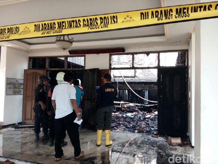 Api yang Membakar Disperindag Jatim Diduga dari Ruang Agro