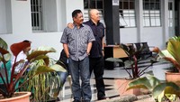 Mantan anggota DPR Budi dan Putu terlihat santai di Lapas Sukamiskin.
