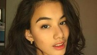 Begini cantiknya Mentari De Marelle, lebih mirip Atiqah Hasiholan atau Chelsea Islan? Foto: Instagram @mentaridemarelle