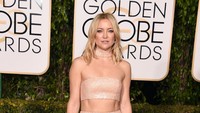 Kate Hudson punya ritual makan kue cokelat setiap pukul 4 sore. Lama kelamaan, ritual tersebut bertambah porsinya menjadi pagi, siang dan malam hari. Sadar dirinya kecanduan gula, aktris asal Amerika ini mulai rutin berolahraga dan mengganti menu makanannya menjadi lebih sehat. Foto: Getty Images