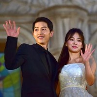Joong Ki menunjukkan dirinya yang apa adanya, bisa dipercaya dan sikap yang baik padaku. Aku meyakinkan diri sendiri kalau masa depanku akan baik jika bersamanya dan aku senang dia bisa merasakan perasaanku yang sebenarnya. Saat itulah aku tahu kalau dia orang yang tepat, pungkas Song Hye Kyo. Foto: AFP PHOTO / JUNG YEON-JE