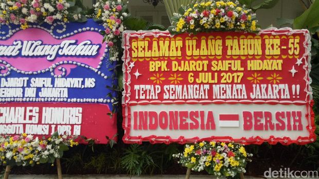 Karangan bunga untuk Djarot di Balai Kota.