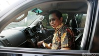 Marzuki meninggalkan gedung KPK.