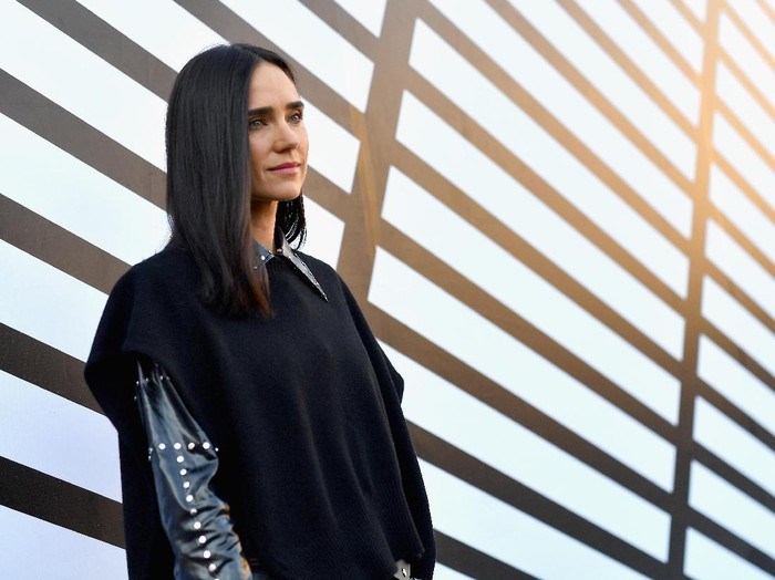 PARIS, FRANCE - OCTOBER 05:  Jennifer Connelly attends the Louis Vuitton show as part of the Paris Fashion Week Womenswear Spring/Summer 2017  on October 5, 2016 in Paris, France.  (Photo by Pascal Le Segretain/Getty Images)