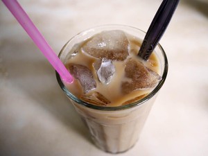 Sudah Ada Sejak 1927, Ini Es Kopi Susu Legendaris di Jakarta!