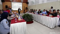 Pansus dan Dirjen PAS Kemenkum HAM melakukan rapat dengar pendapat (RDP).