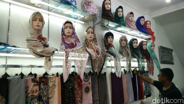 Jilbab impor Turki di Pasar Tanah Abang