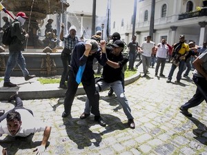 Kubu Pro-Pemerintah Venezuela Serbu Parlemen, Pukuli Anggota DPR