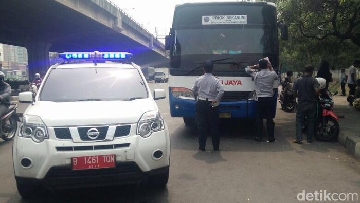 Sopir Langgar Aturan, 18 Kendaraan Kena Derek Sudinhub Jaktim