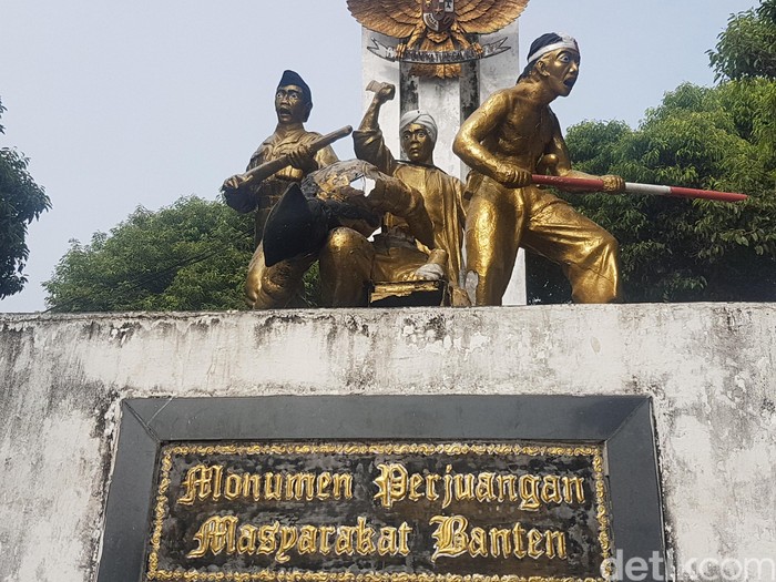 Tak Terawat, Patung Monumen Perjuangan Masyarakat Banten Rusak