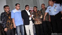 Dalam kunjugan ke Lapas Sukamiskin, sejumlah nama beken yang terjerat kasus korupsi ditemui oleh Pansus hari ini. Narapidana yang ditemui para anggota DPR itu mulai dari mantan Ketua MK, Akil Mochtar hingga OC Kaligis. 