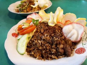 Nasi Goreng Kebuli Enak Ada di Kaki Lima hingga Kafe