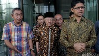 Gus Shola mengatakan alasan terbentuknya gerakan tersebut untuk menyatakan dukungan kepada KPK yang belum lama ini medapat tekanan.
