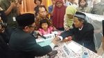 Tawa Bahagia Orang Tua Bayi yang Lahir di Gang Sempit Saat Menikah