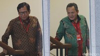 Dua politikus Partai Demokrat tiba hampir bersamaan di KPK. Mereka sedianya bakal diperiksa sebagai saksi terkait kasus dugaan korupsi proyek e-KTP. Keduanya adalah Khatibul Umam Wiranu dan Jafar Hafsah.