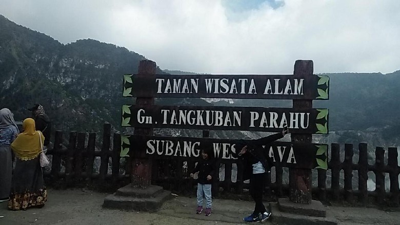 Menelusuri Tangkuban Perahu Yang Kemahalan Buat Turis