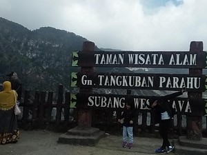 Menelusuri Tangkuban Perahu yang Kemahalan Buat Turis