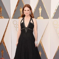 Julianne Moore genap berusia 60 tahun. Tidak ada yang bisa menandingi pesona seorang ginger head atau wanita berambut merah. Foto: Getty Images