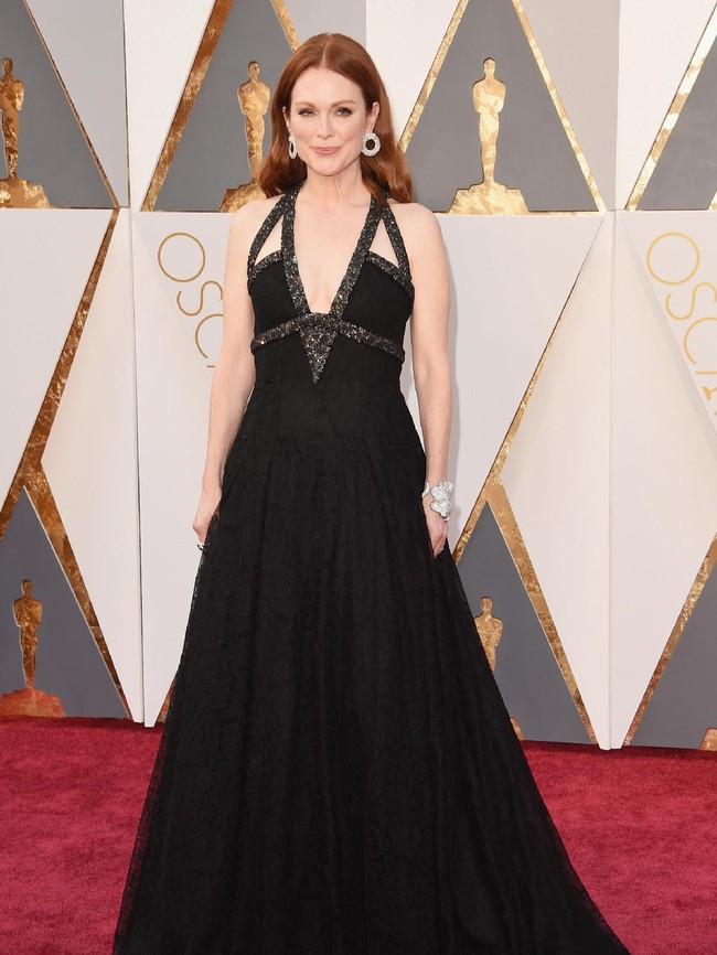 Julianne Moore menambah daftar aktris pemenang Oscar yang pernah bersandingan dengan Tom Cruise di sebuah film. Keduanya terlibat dalam film drama Magnolia (1999). (Foto: Getty Images)