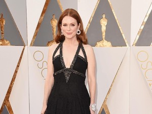 Julianne Moore Ungkap Hampir Dilecehkan Sutradara Hollywood