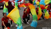 Tak hanya para polisi pria, tampak polisi wanita juga ikut serta memeriahkan  acara tersebut.