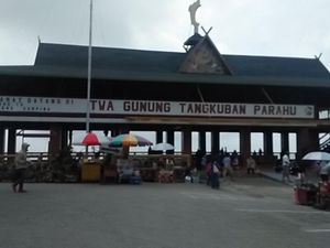Penjelasan Pengelola Tangkuban Perahu Soal Tiket Turis yang Mahal