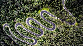 Kategori Nature pemenang kedua diraih Calin Stan. Foto: dronestagram