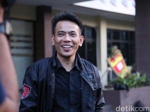 Panggung Aris Idol Gantikan Charly di ST12