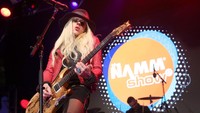 Memiliki nama asli Orianthi Panagaris, wanita 32 tahun tersebut merupakan musisi, penyanyi, penulis lagu dan gitaris asal Australia. Foto: Getty Images