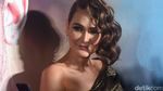 Pose Sensual Luna Maya