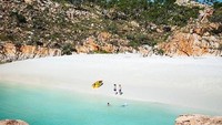Silica Beach merupakan pantai perawan yang berada di Kimberley Coast di barat laut Australia. Punya pasir pantai yang putih, pantai ini jadi impian para traveler yang ingin liburan privat (Tourism Australia/Instagram)