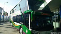 PO Lorena. Armada yang milik PO Lorena ini merupakan jenis bus double decker atau bus tingkat yang melayani perjalanan rute Jawa seperti Jakarta-Surabaya-Malang serta Jakarta-Madura. Pool/dok. Pengamat Transportasi MTI Djoko Setijowarna.