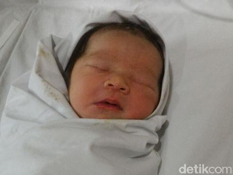 Olivia Jensen Melahirkan Normal di Tanggal Cantik