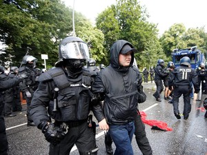 Bentrok dengan Polisi Saat KTT G20 Dibuka, 29 Demonstran Ditahan