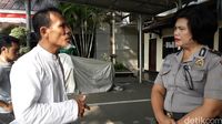 Foto Hidayat yang melaporkan Kaesang tiba di Polresta Bekasi. 