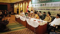 Mereka meminta pemerintah segera menerbitkan peraturan pemerintah pengganti undang-undang (perpu) tentang organisasi kemasyarakatan (ormas).