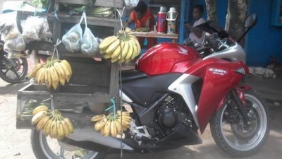 Aneka Motor Sport Dipakai untuk Berjualan
