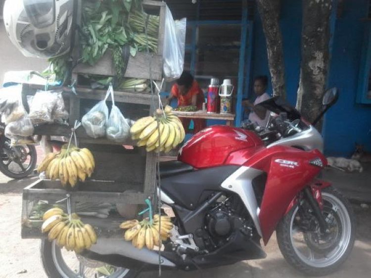Aneka Motor Sport Dipakai untuk Berjualan