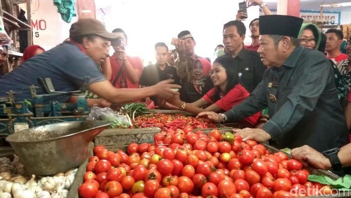 Pedagang Pasar di Sidoarjo Bayar Retribusi Wajib Lewat e-Nyang