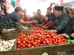 Pedagang Pasar di Sidoarjo Bayar Retribusi Wajib Lewat e-Nyang
