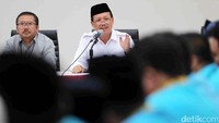 Iwa tiba di kantor DPP PDIP, Jalan Diponegoro, Menteng, Jakarta Pusat, Jumat (7/7/2017) sekitar pukul 10.10 WIB. Iwa disambut Ketua Bappilu DPP PDIP Bambang Dwi Hartanto.