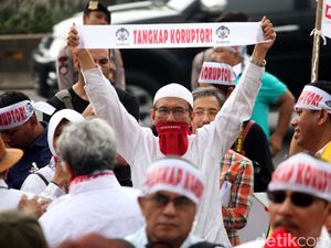 ILUNI UI dan Massa Antikorupsi Tolak Angket KPK