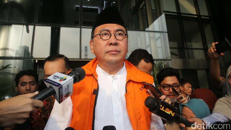 KPK Eksekusi Eks Gubernur Bengkulu dan Istrinya ke Lapas KPK Eksekusi Eks Gubernur Bengkulu dan Istrinya ke Lapas