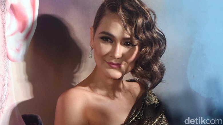 Main di Filosofi Kopi 2, Luna Maya Dipuji Berakting Bagus Main di Filosofi Kopi 2, Luna Maya Dipuji Berakting Bagus