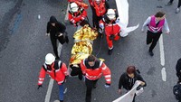 Korban luka berjatuhan. Fabrizio Bensch/Reuters.