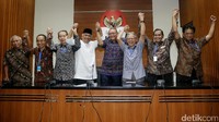 Sejumlah eks pimpinan KPK jilid I dan II mendukung penuh lembaga antikorupsi nasional itu untuk mengusut tuntas penyelidikan kasus e-KTP.