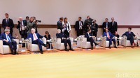 Jokowi berbincang akrab dengan Emmanuel Macron. Laily Rachev/Setpres.