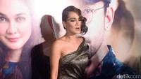 Luna tampak cantik menawan dengan dress sequin dari Andreas Odang. Pool/Noel/detikFoto.