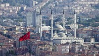 Masjid ini dibangun antara tahun 1967-1987 dan mampu menampung 24.000 orang jamaah di dalamnya. Jadi sangat besar (Thinkstock)