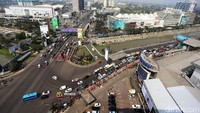 Jalan KH Noer Ali, Kalimalang Raya, Kota Bekasi, Jumat (07/07/2017), terlihat dari atas banyaknya gedung-gedung apartemen yang menjulang tinggi.